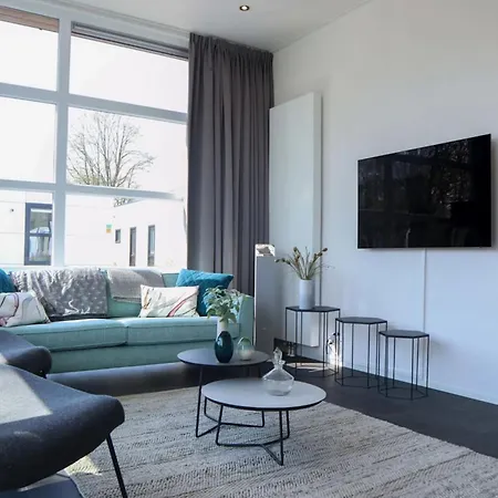 Holiday home Modern House With Decorative Fireplace *
